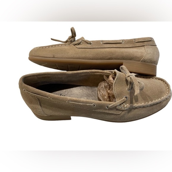 Clark’s Bendables Beige Suede Leather Slip on Moccasins Sz 8 - Picture 1 of 8